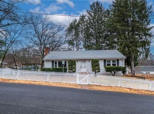 15 Ursula Rd, Smithfield, RI 02917