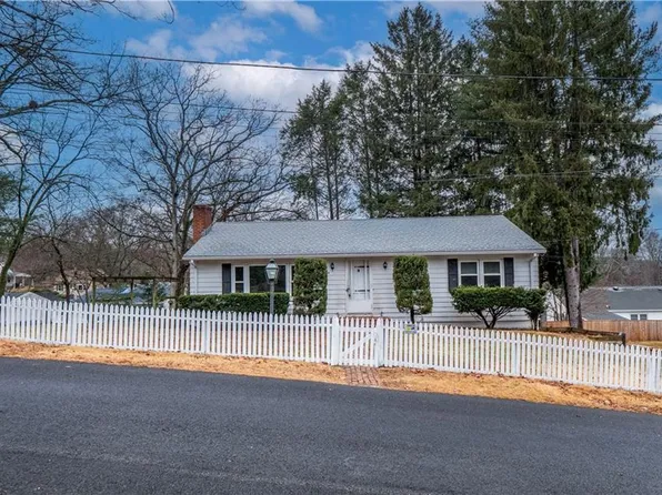 15 Ursula Rd, Smithfield, RI 02917