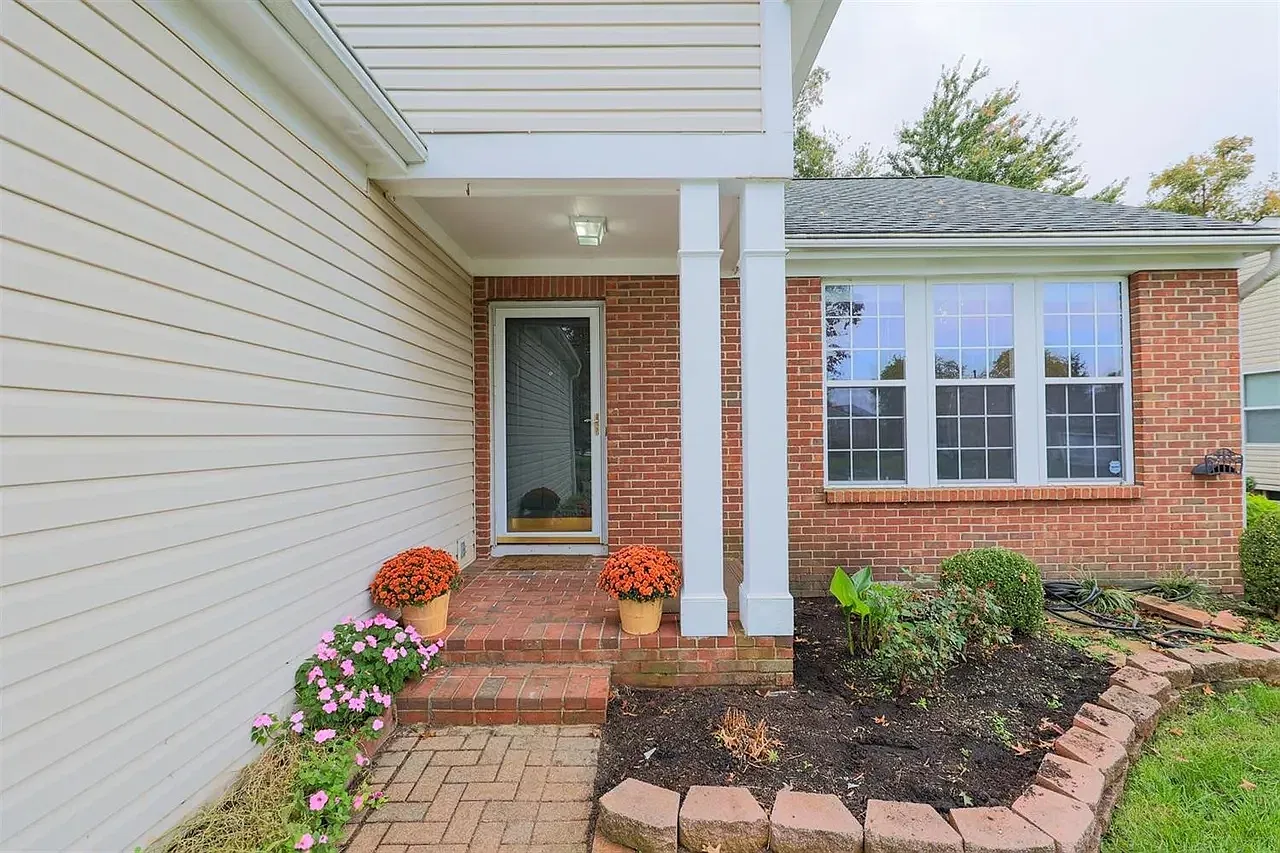 5839 Deerfield Village Dr — Photo 2