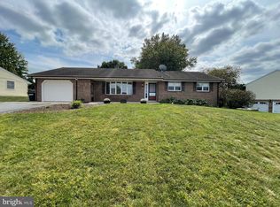 2440 Ellendale Dr, Lancaster, PA