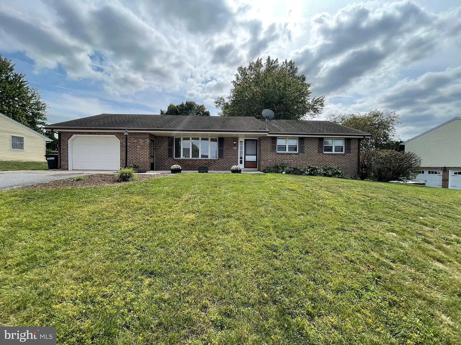 2440 Ellendale Dr photo 1