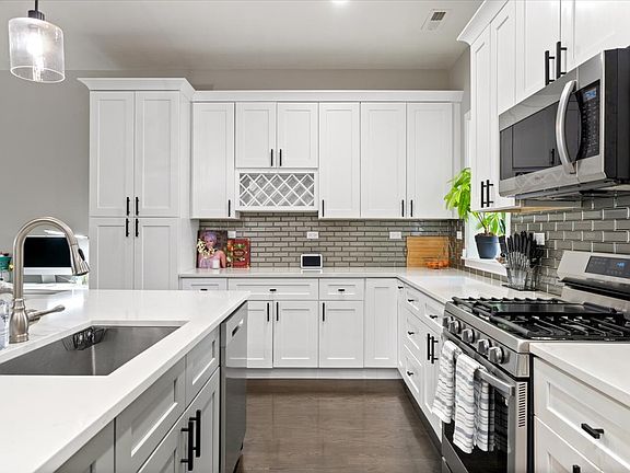 4th image of 614 E 46th St #3