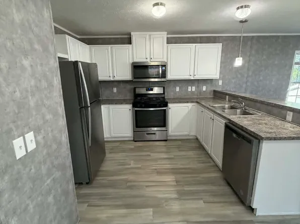 1301 Devils Glen Rd, Bettendorf, IA