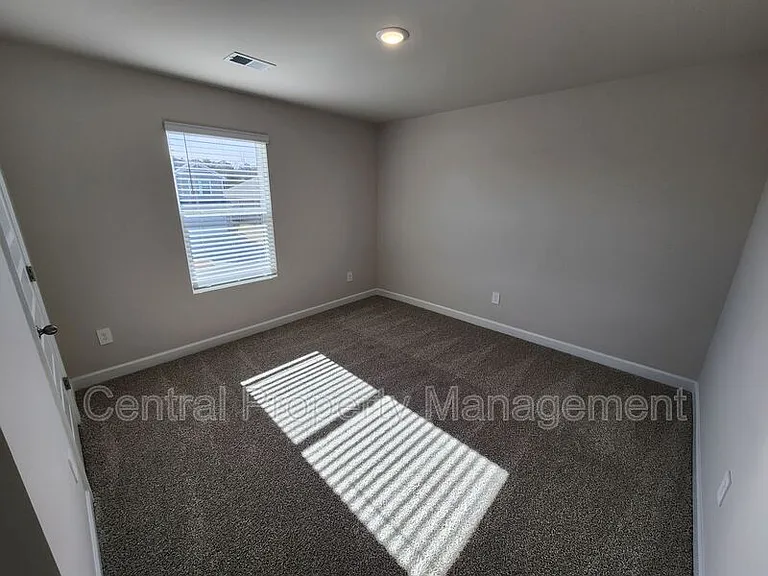 628 Orsman Trl — Photo 23