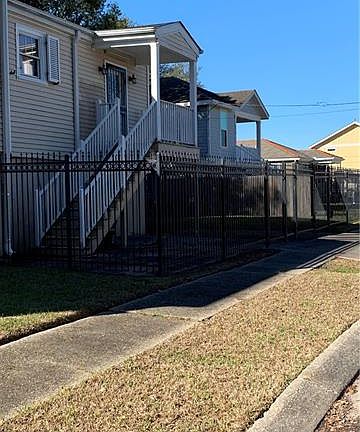 2nd image of 2433 Prentiss Ave
