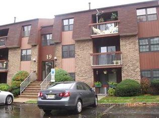 228C Sierra Ct, Woodbridge, NJ 07095