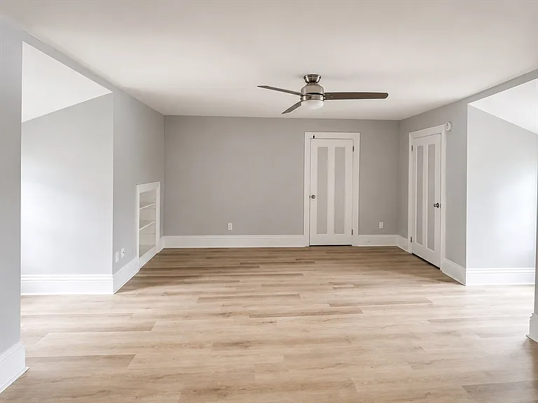1049 Pleasant St #4 — Photo 9