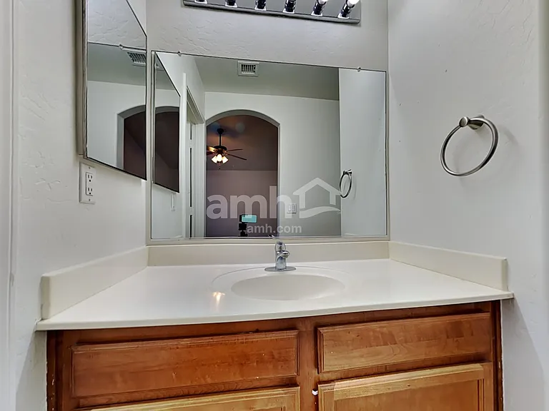 11232 W Pierson St — Photo 13
