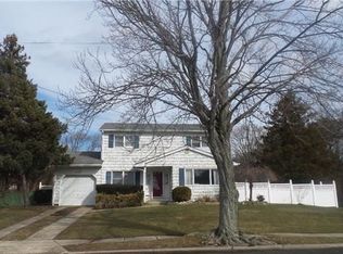 33 Deforest St, Deer Park, NY 11729