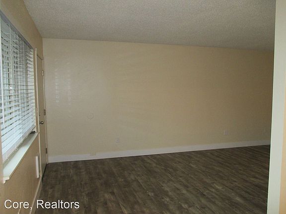 3rd image of 409-419 SE 30th Ave #8070135