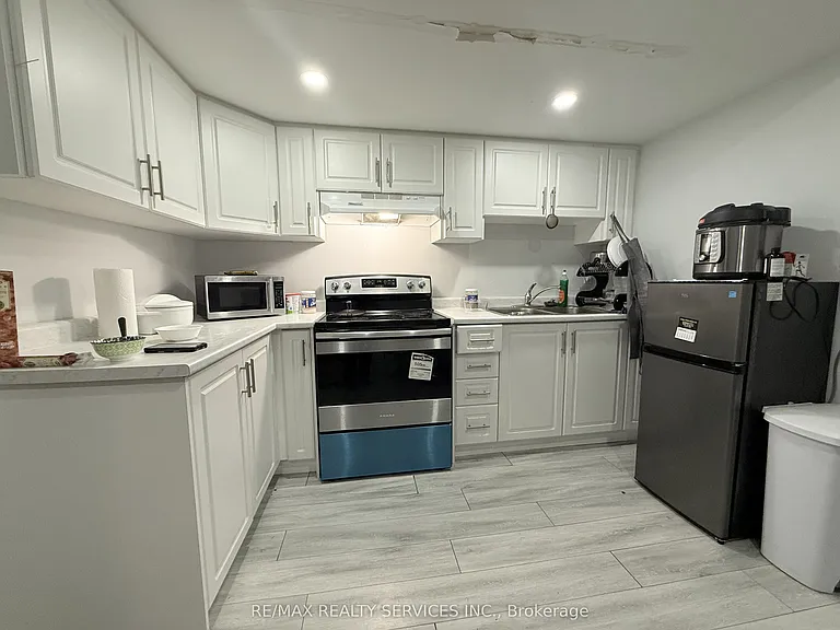 29 Lady Evelyn Cres — Photo 19