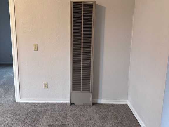 4th image of 978 N Broadway St