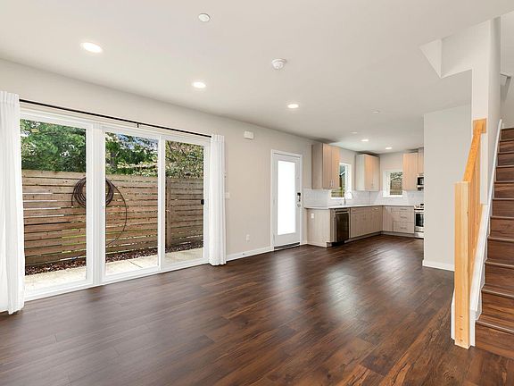 5th image of 12522 15th Ave NE #D