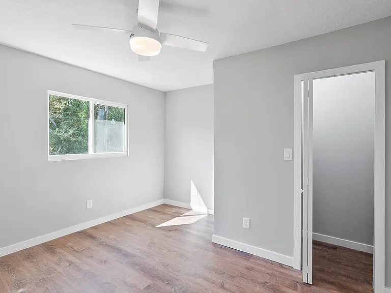 Riverside Apartments — Photo 3