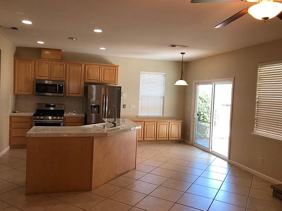 3rd image of 907 Countrywood Cir