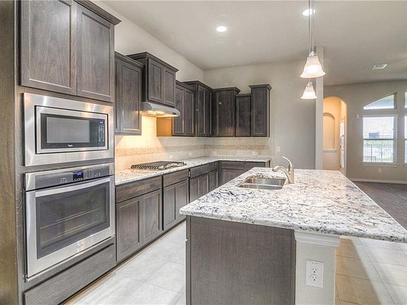 5th image of 667 Vista Gardens Dr