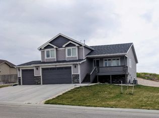 385 Miller Rd, Glenrock, WY 82637