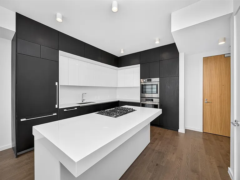 313 W 17th St #1803 — Photo 12