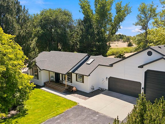 2nd image of 24864 Coventry Dr