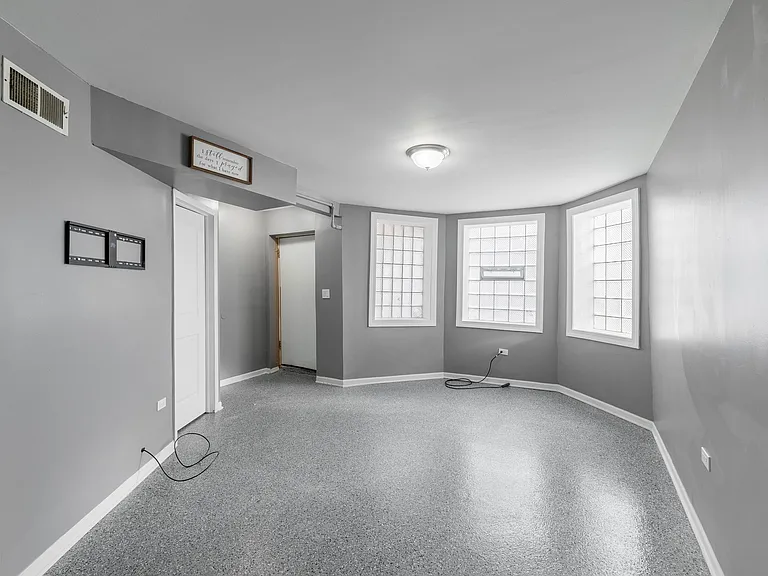 1038 N Harding Ave #2 — Photo 3