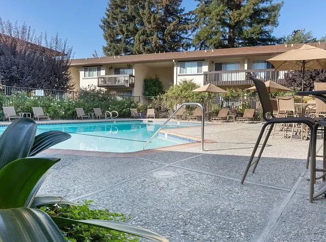 El Portal Apartments — Photo 6