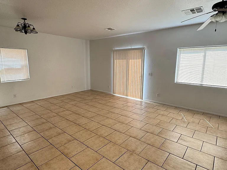 3835 Macedonia Ave — Photo 15