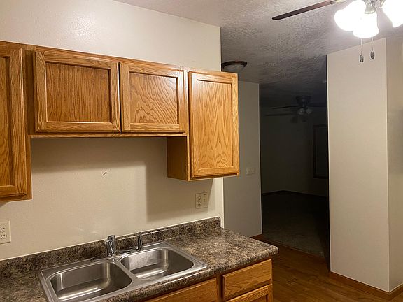 5th image of 402 1st Ave NE #1