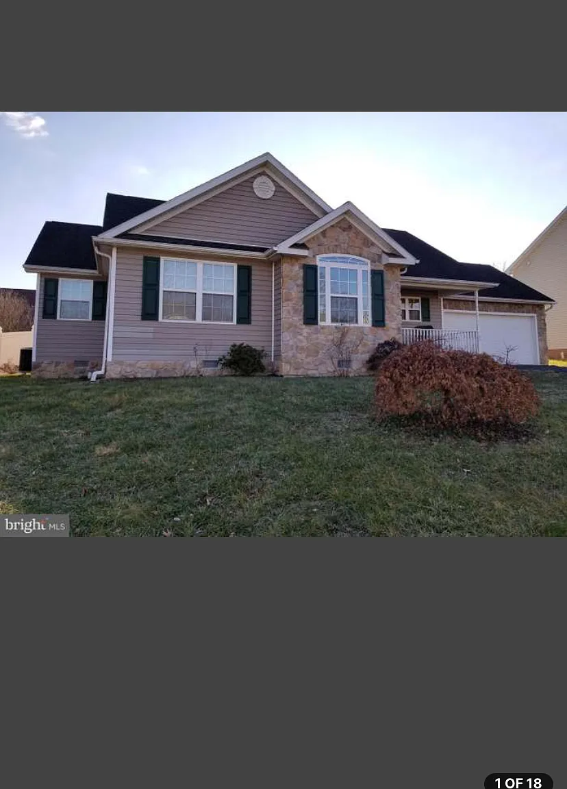 3 bed, 1296 sqft, $2,300 — Photo 1
