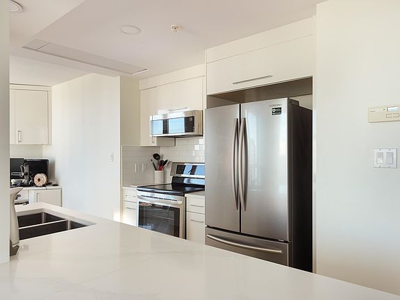 4th image of 2503-1201 Marinaside Cres #2503