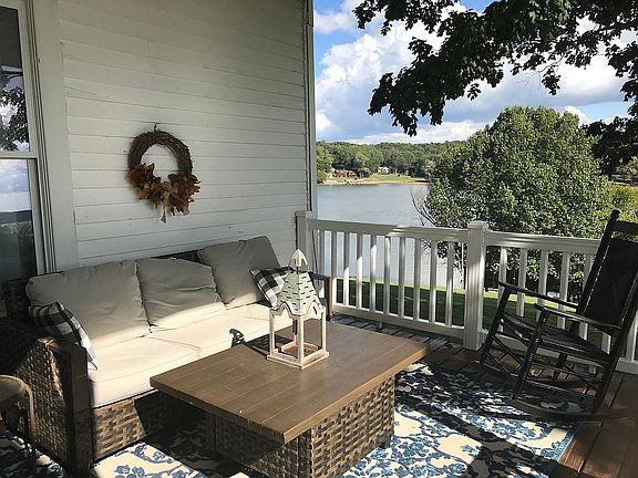 Rear 1st floor porch