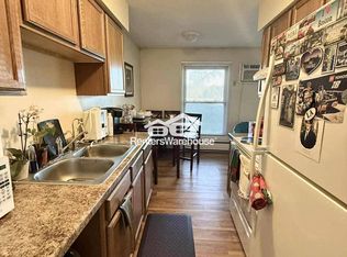 918 9th Ave S APT 4, Hopkins, MN 55343