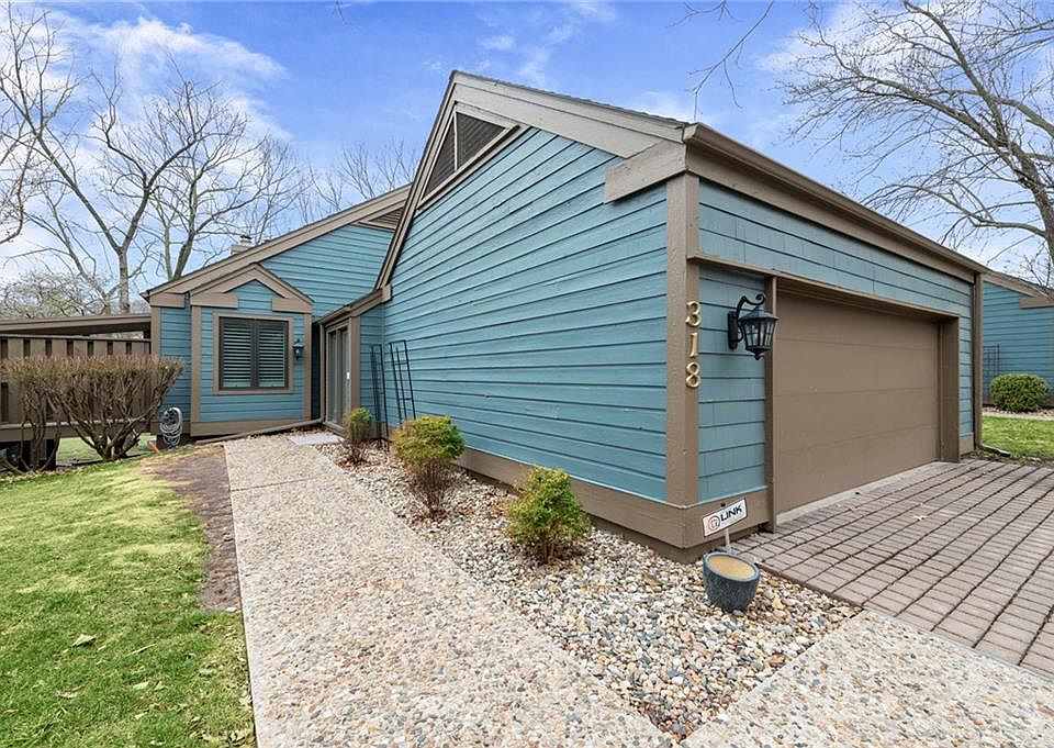 1st image of 318 Lakeside Dr