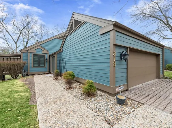 318 Lakeside Dr, Liberty, MO 64068