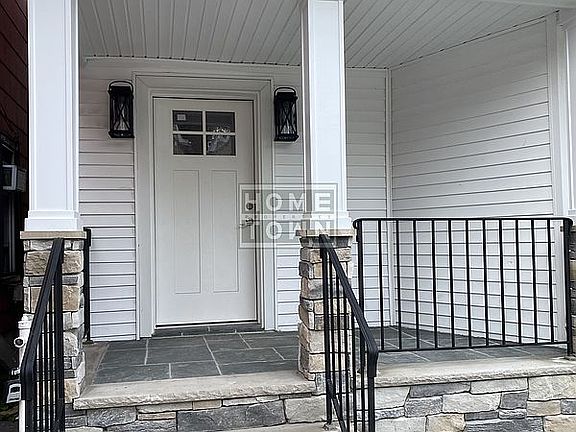 3rd image of 274 Davis Ave
