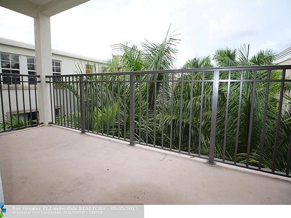 2nd image of 533 NE 3rd Ave APT 513