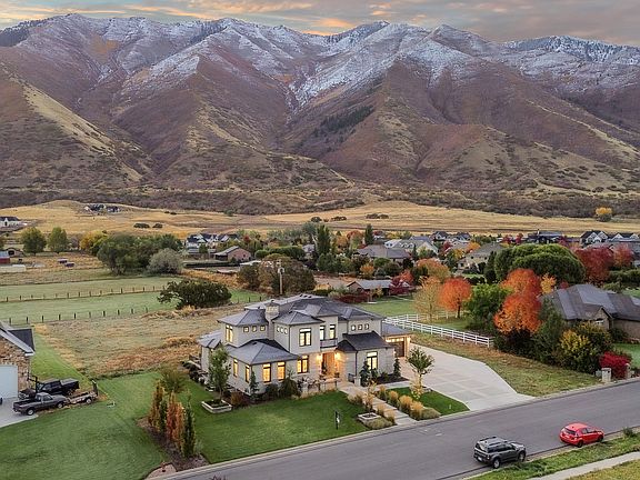 4th image of 1759 S Perry Dr