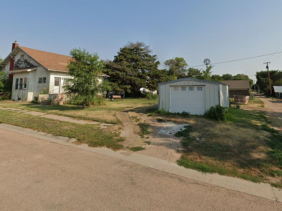 2nd image of 718 Main St