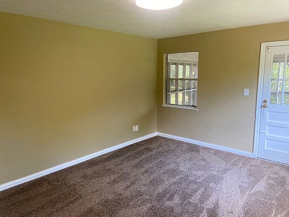 3rd image of 3129 Baker Cir