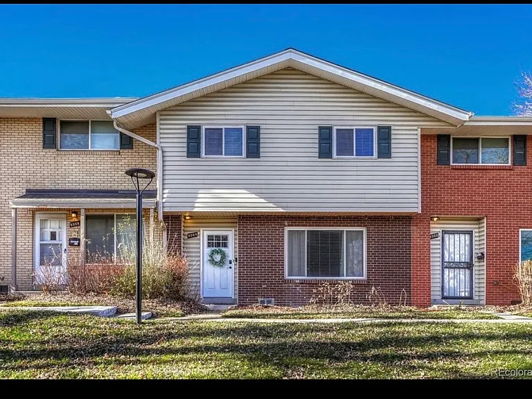 9004 E Mansfield Ave — Photo 1