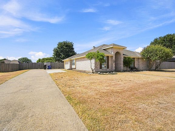 5th image of 760 S Ridge Dr