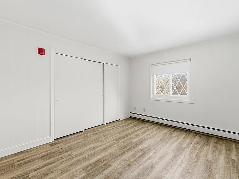 East Bay Apartments — Photo 21