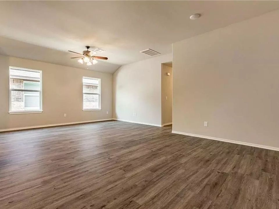 2nd image of 324 Chalk Hill Ct