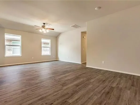 324 Chalk Hill Ct, Edmond, OK 73003
