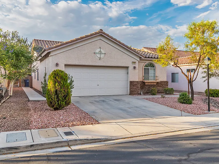 4468 Lobero Ave — Photo 2
