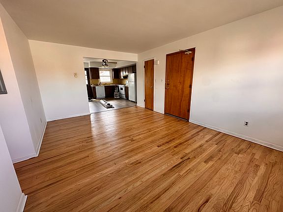 4th image of 333 Green Ave #2