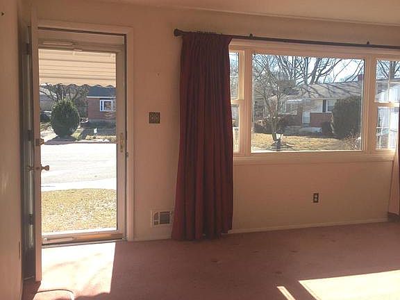 3rd image of 603 Brunk Ct