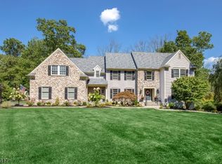 5 Runyan Pl, Chester, NJ 07930