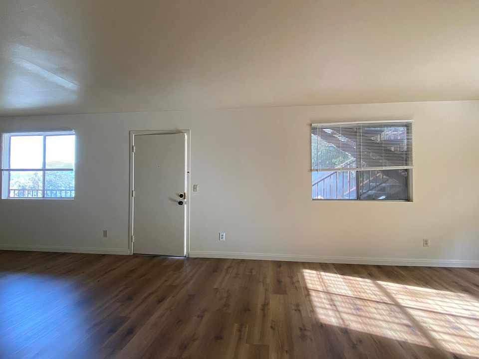 1st image of 3148 Carlyle St #105
