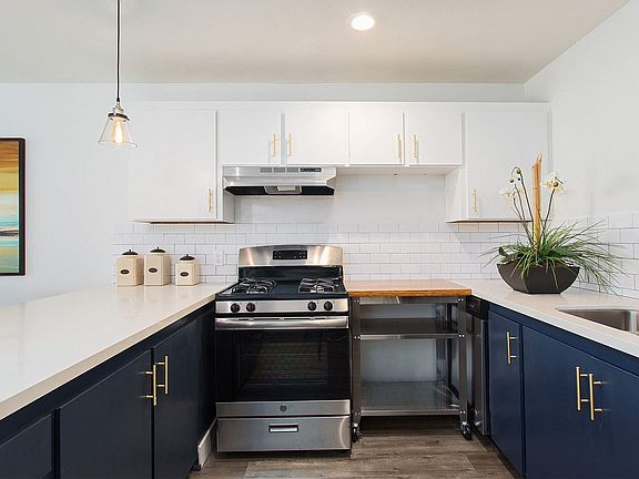 5th image of 2965 Waverly Dr APT 35