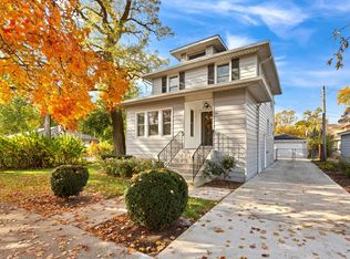 30 N Delaplaine Rd, Riverside, IL 60546